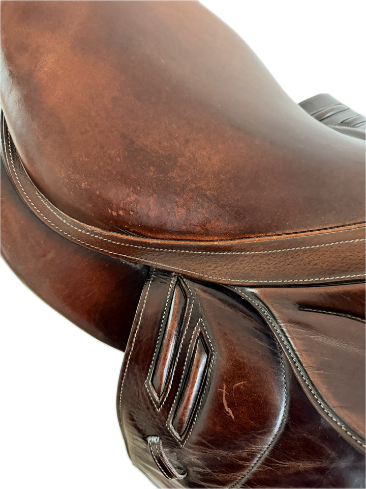 18" 3R Devoucoux Biarritz Lab All Buffalo Hunter/Jumper Saddle