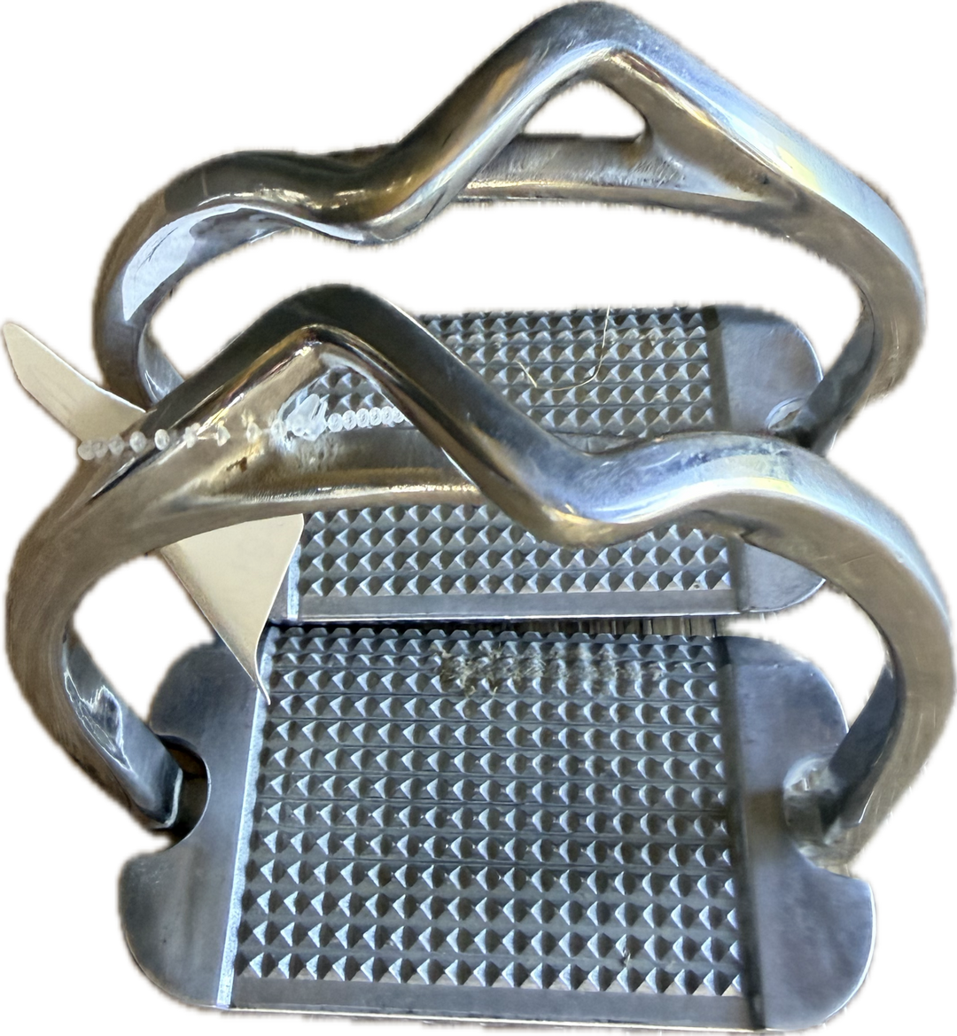 MDC Classic Aluminum Tread Stirrup - 4.75"